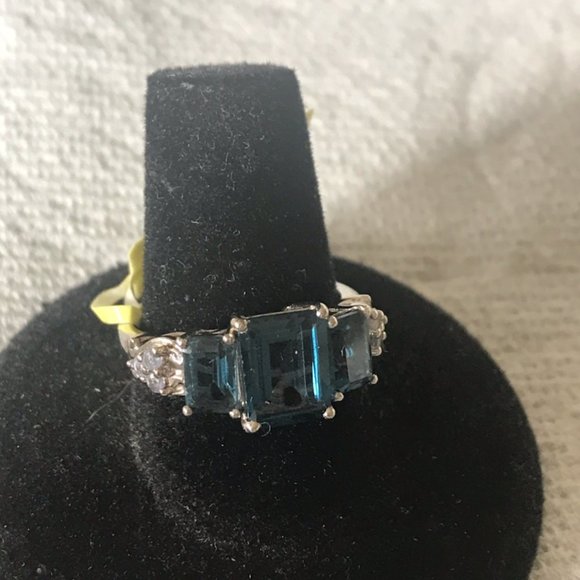 Ring 0047 - Picture 2 of 3